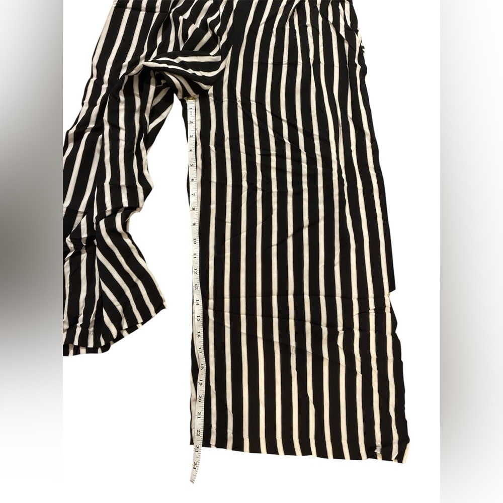 H&M Women’s Black and White Striped Pants. 100% Viscose. Size 6. - Picture 9 of 11